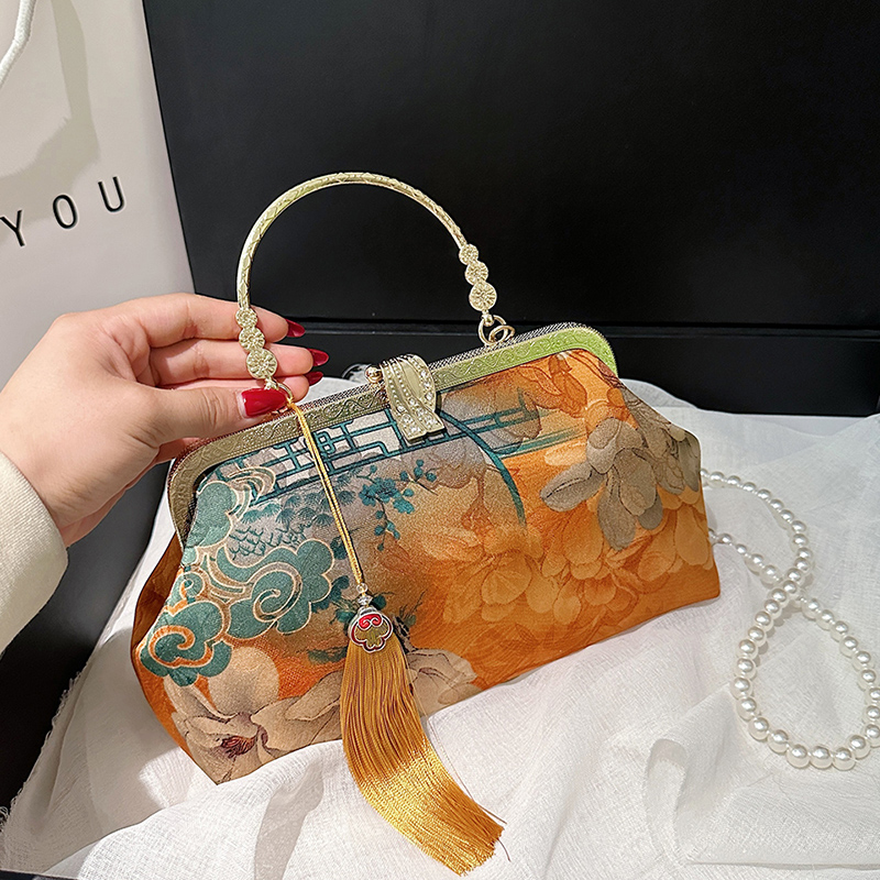 Embroidery Ideas For Bags - Sacs à bandoulière brodés élégants pour
