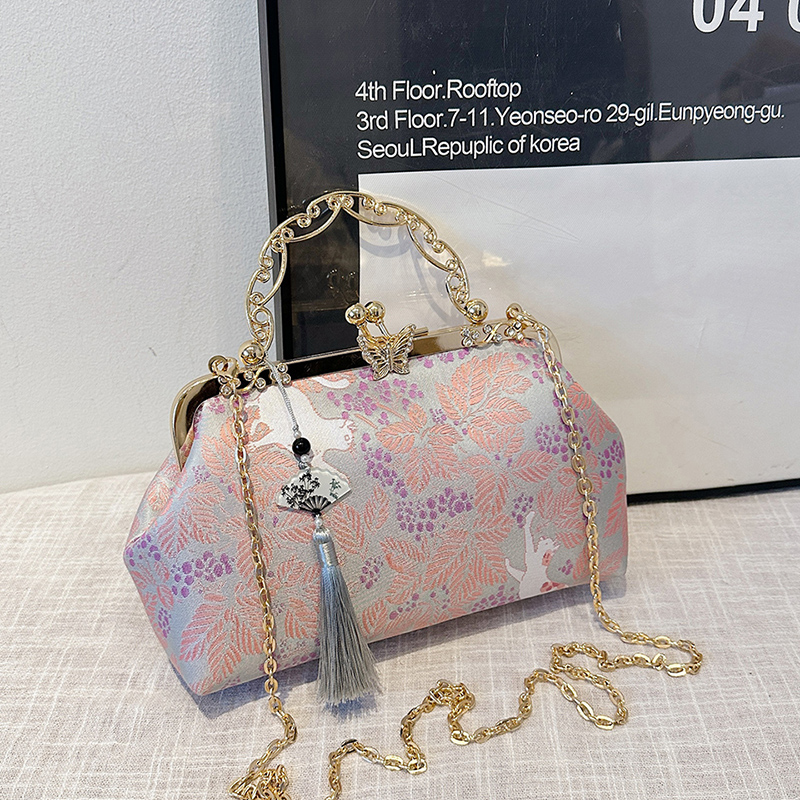 Embroidery Ideas For Bags - Sac à bandoulière bohème brodé pour