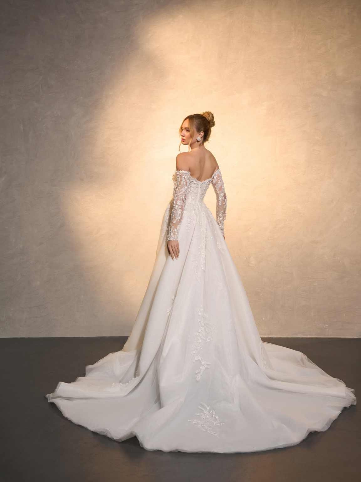 Robe de mariée élégante en den - Embroidery Online Designs avis et prix