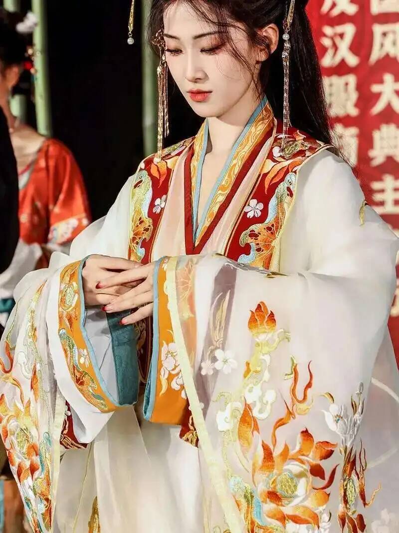 Dynastie Ming Hanfu broderie a - Embroidery Set avis et prix